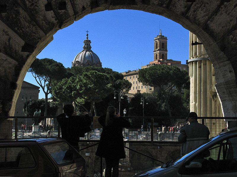 Looking through the Foro di Augusto0025