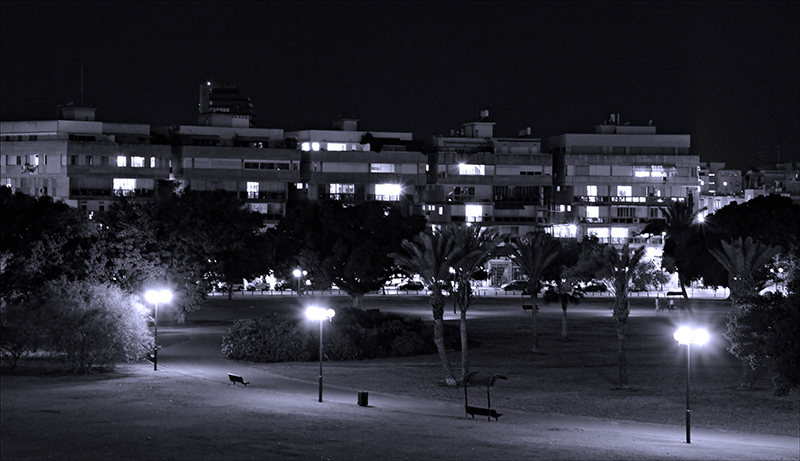 Kikar Hamedina at Night.jpg