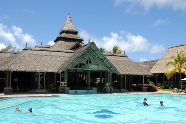Shandrani Hotel - main pool