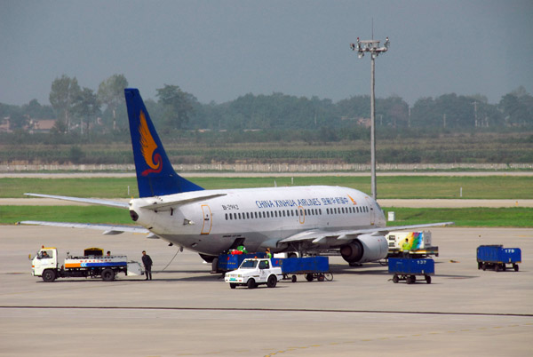 China Xinhua Airlines B737 (B-2982) at XIY