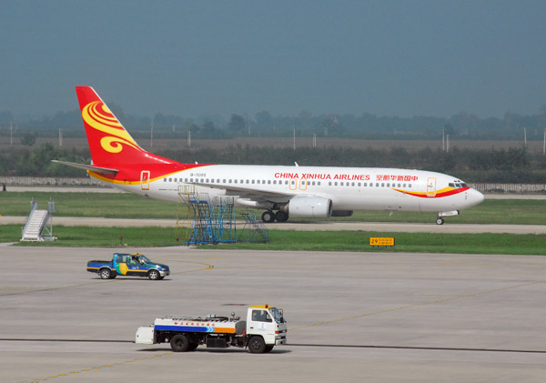 China Xinhua Airlines B737 (B-5081) at XIY
