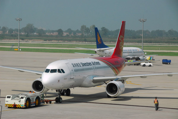 Shenzhen Airlines A320 (B-6360) pushing back at XIY