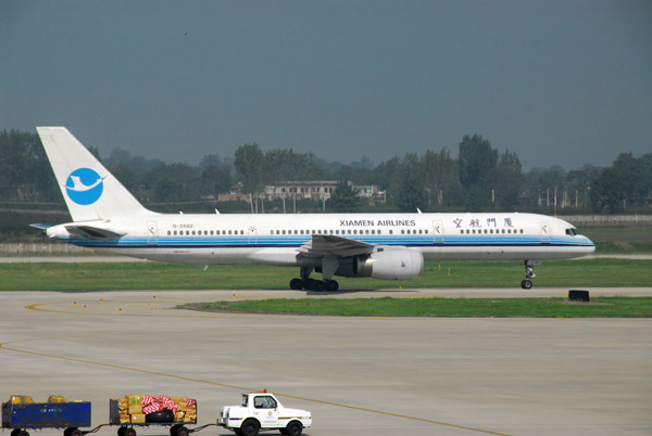 Xiamen Airlines B757 (B-2862) at XIY
