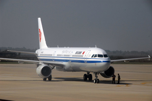 Air China A320 (B-6363) at XIY