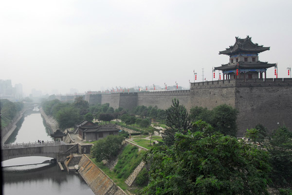 The 14km of city wall encloses the old city of Xi'an