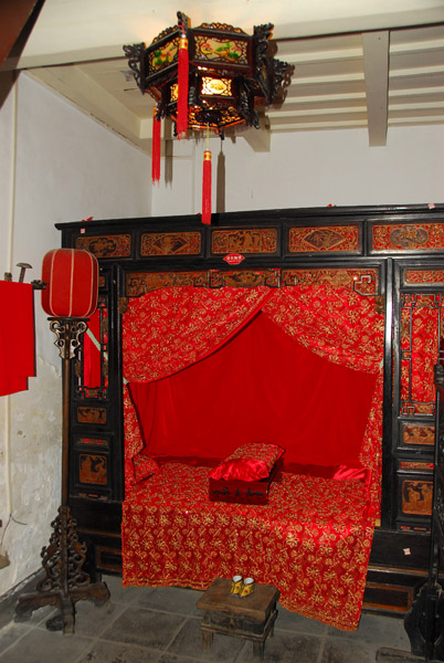 Bed at the Folk House, Xi'an