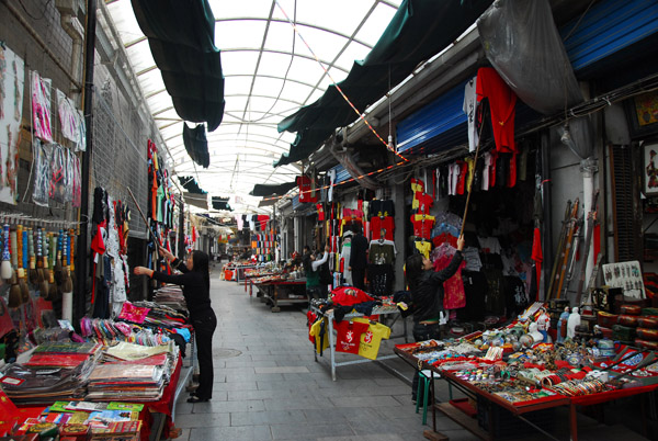 Opening the bazaar in the Muslim Quarter of Xi'an