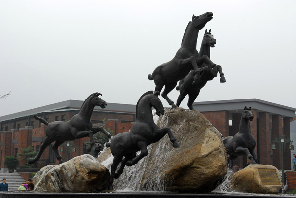 Bronze horse sculpture, Terra-cotta Warriors International Plaza
