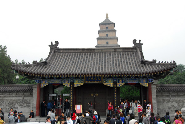 Mountain Gate, the main entrance on the south side of Da Ci'en Temple