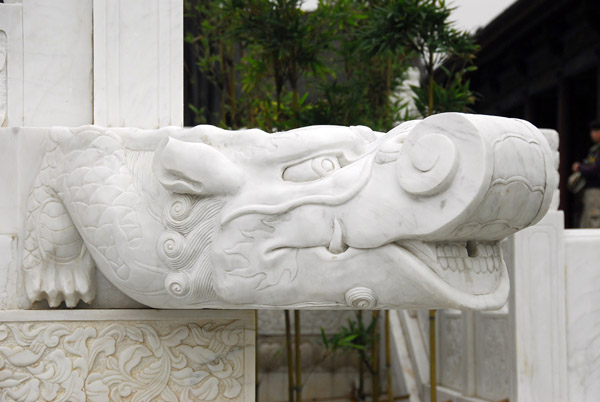 Dragon-shaped water spout of carved marble, Da Ci'en Temple