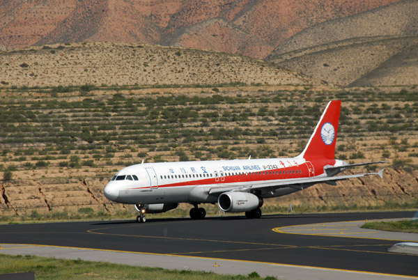 Sichuan Airlines A320 (B-2342) arriving at Xining (XNN)