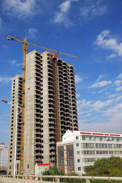 New tower going up, Xining