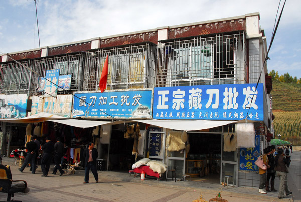 Tourist bazaar, Kumbum Monastery