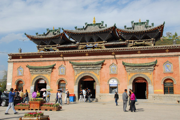 Entrance to Ta'er Si, also known as Kumbum Monastery