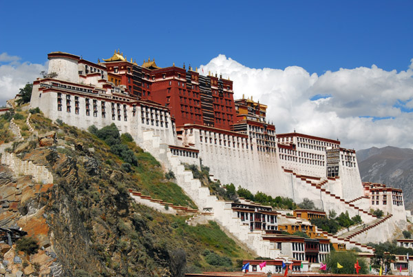 The most amazing sight in Tibet - the Potola Palace, fortress of the Dalai Lamas