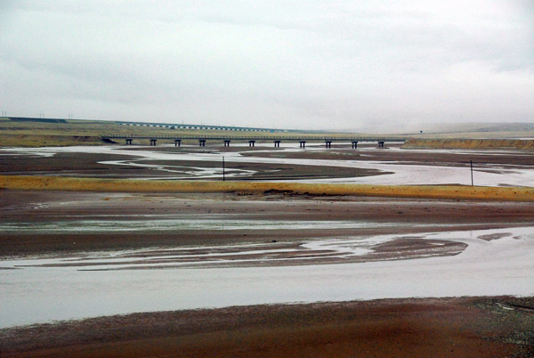 Road bridge and railroad viaduct shortly past Chumaerhe station, Qinghai