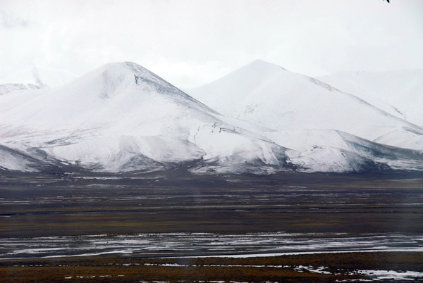 Nearing the border between Qinghai Province and the Tibet Autonomous Region