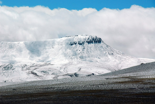 Mountain at N32.381/E91.596, 15 km north of Amdo, but 25 km following the tracks