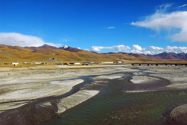 Tributaries of the Lhasa River which will eventually flow to the Brahmaputra