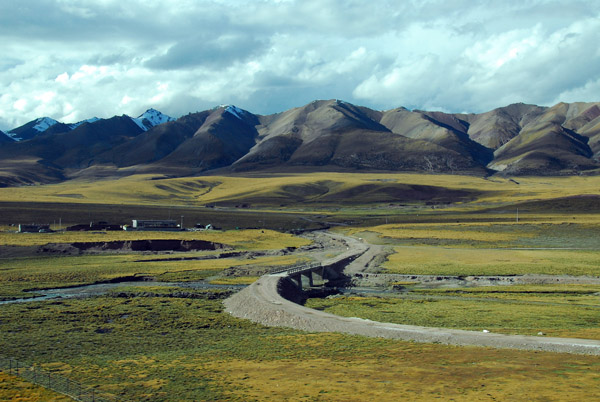 Qinghai-Tibet Highway, this section still unpaved