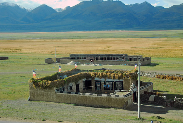 Tibetan house with enclosure outside Dangxiong