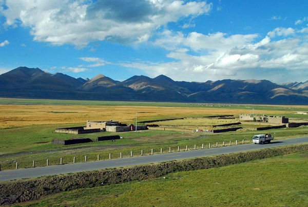 Qinghai-Tibet Highway, paved in this area