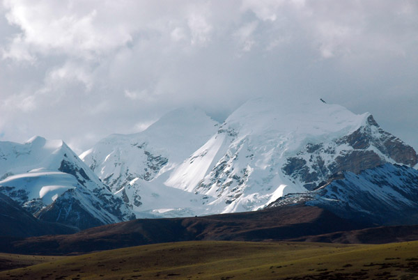Snowy mountains in the Nyainqentanghla Shan range