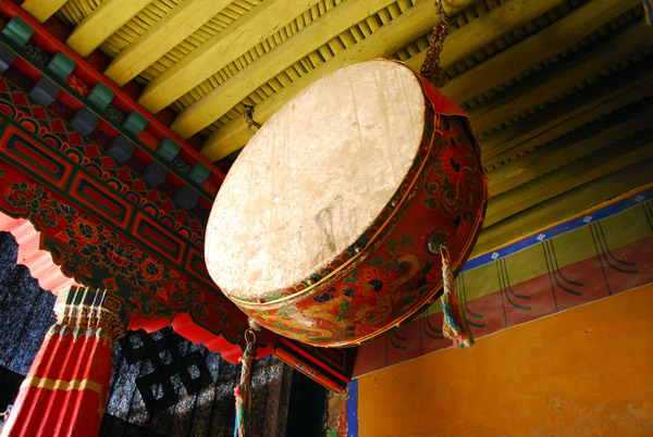 Drum above the upper gate