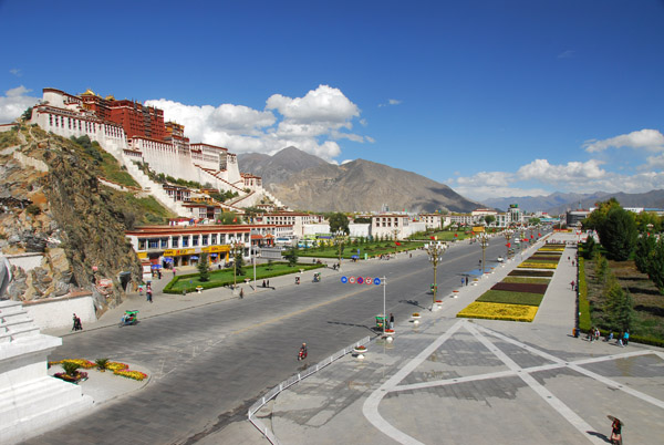 The Chinese renamed the main boulevard through central Lhasa Beijing Zhonglu