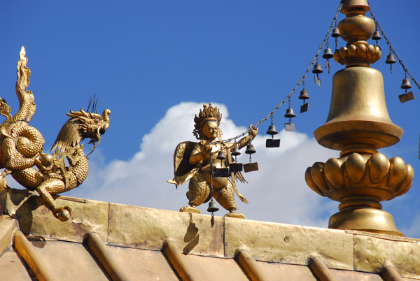 Figures on the top of the Jokhang