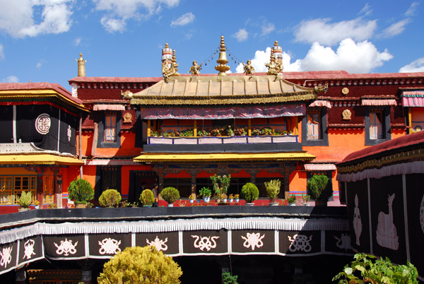 14th Century gilded roof over the Dalai Lama's rooms