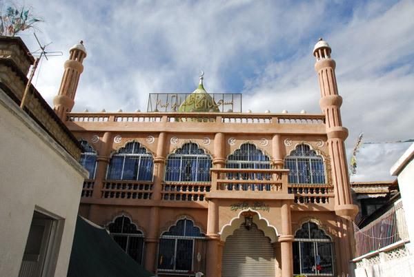 A second mosque on Lingkhor Lho Lam street