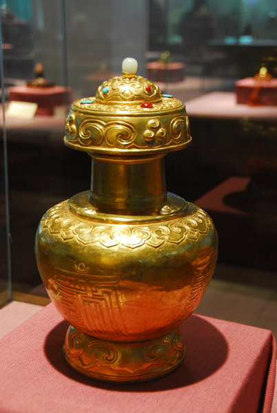 Gold urn for lottery use when recognizing reincarnations of the Dalai Lamas and Panchen Lamas (18th C)