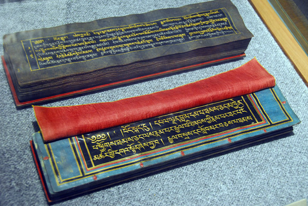 Biography of the Bodongs by high Lama Ge-Nyen Jigme written in gold