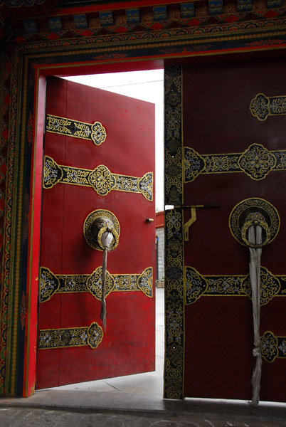 Ornate door, Sera