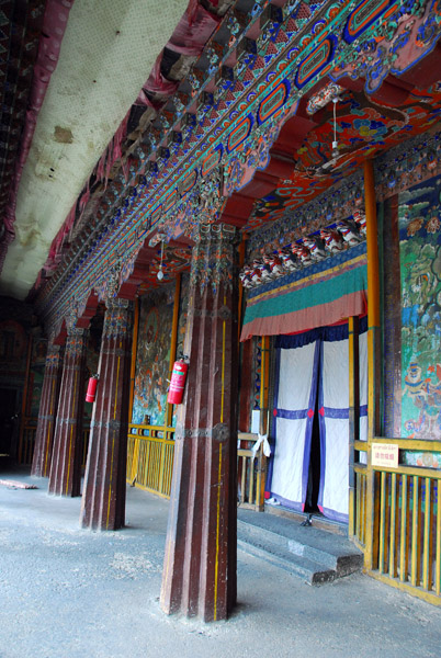 Vestibule of the main assembly hall at Sera