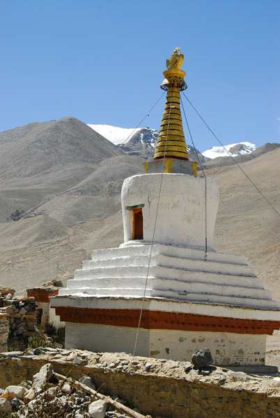 Stupa (chrten) of Rongphu Monastery