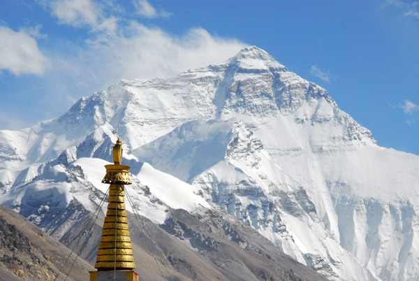 Top of the Rongphu stupa with Mt. Everest
