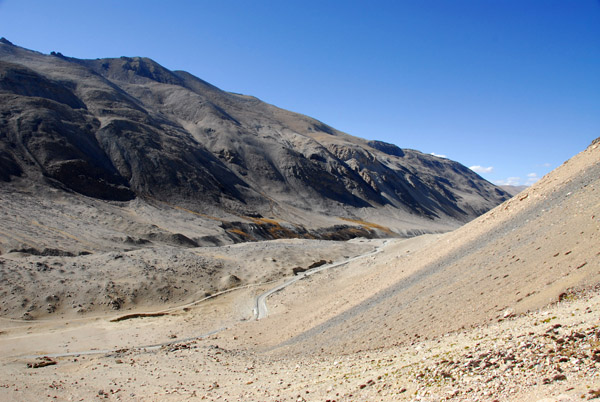 The road to New Tingri from Rongphu