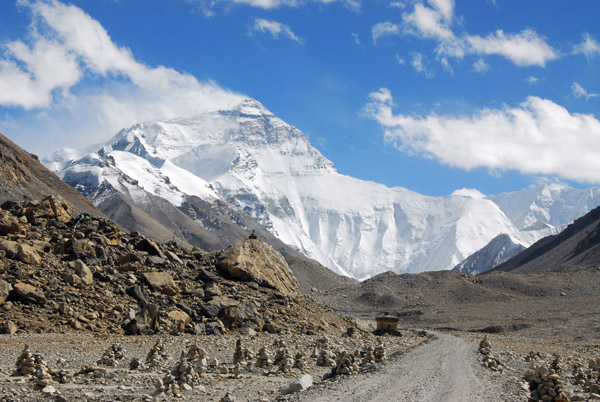The road leading to the foot of Mt Everest from Everest Base Camp