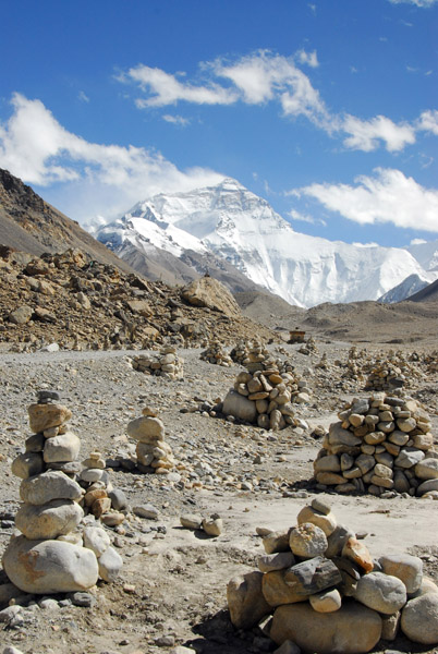 Stone cairns with Mt Everest