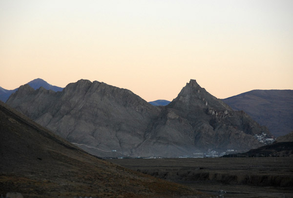 Shegar, early in the morning