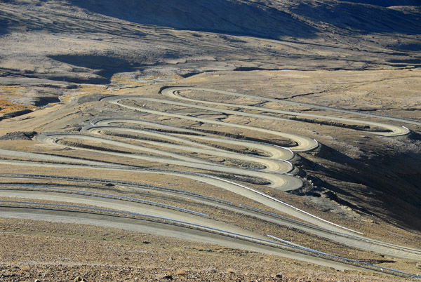 Dozens of switchbacks on the south side of Pang-la Pass