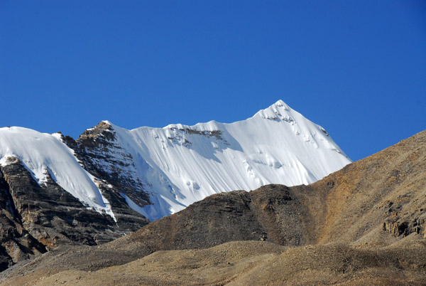 Steep snowy ridge off to the right nearing Rongphu