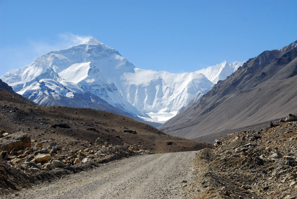 A beautiful clear day as we arrive at Mt Everest