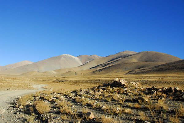 The road from Everest Base Camp to Old Tingri