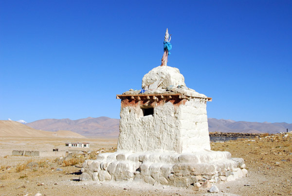 Shrine on the road to Old Tingri