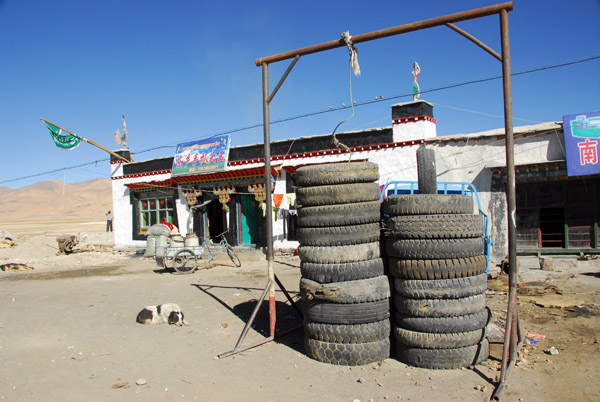 Tire shop, Old Tingri