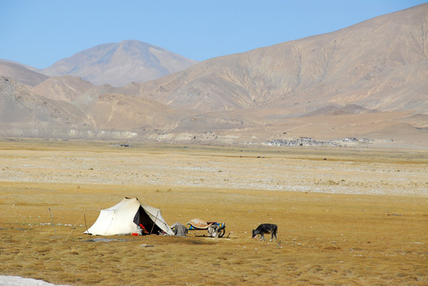Tibetan nomad tents outside Old Tingri