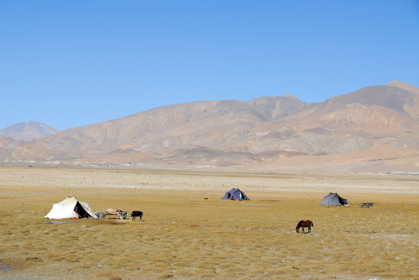 Tibetan nomad tents outside Old Tingri